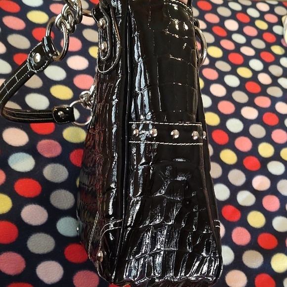 Kathy Van Zeeland Black Quilted Faux Patent Leather Oversize Tote SALE! - Picture 4 of 13